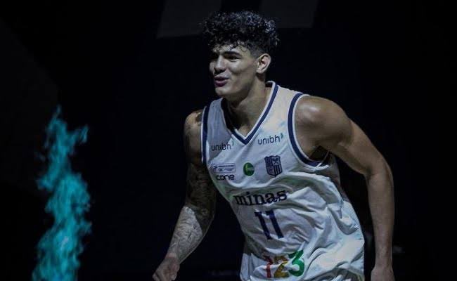 GameTimeGT_'s tweet photo. 🚨 O ALA GUI SANTOS FOI DRAFTADO NA ESCOLHA 55 PARA O GOLDEN STATE WARRIORS! 🔥🇧🇷

Teremos mais um Brasileiro na NBA sim senhor! 👏 #NBADraft #NBAnaESPN #NBA #DubNation https://t.co/kQHoAlWDp2