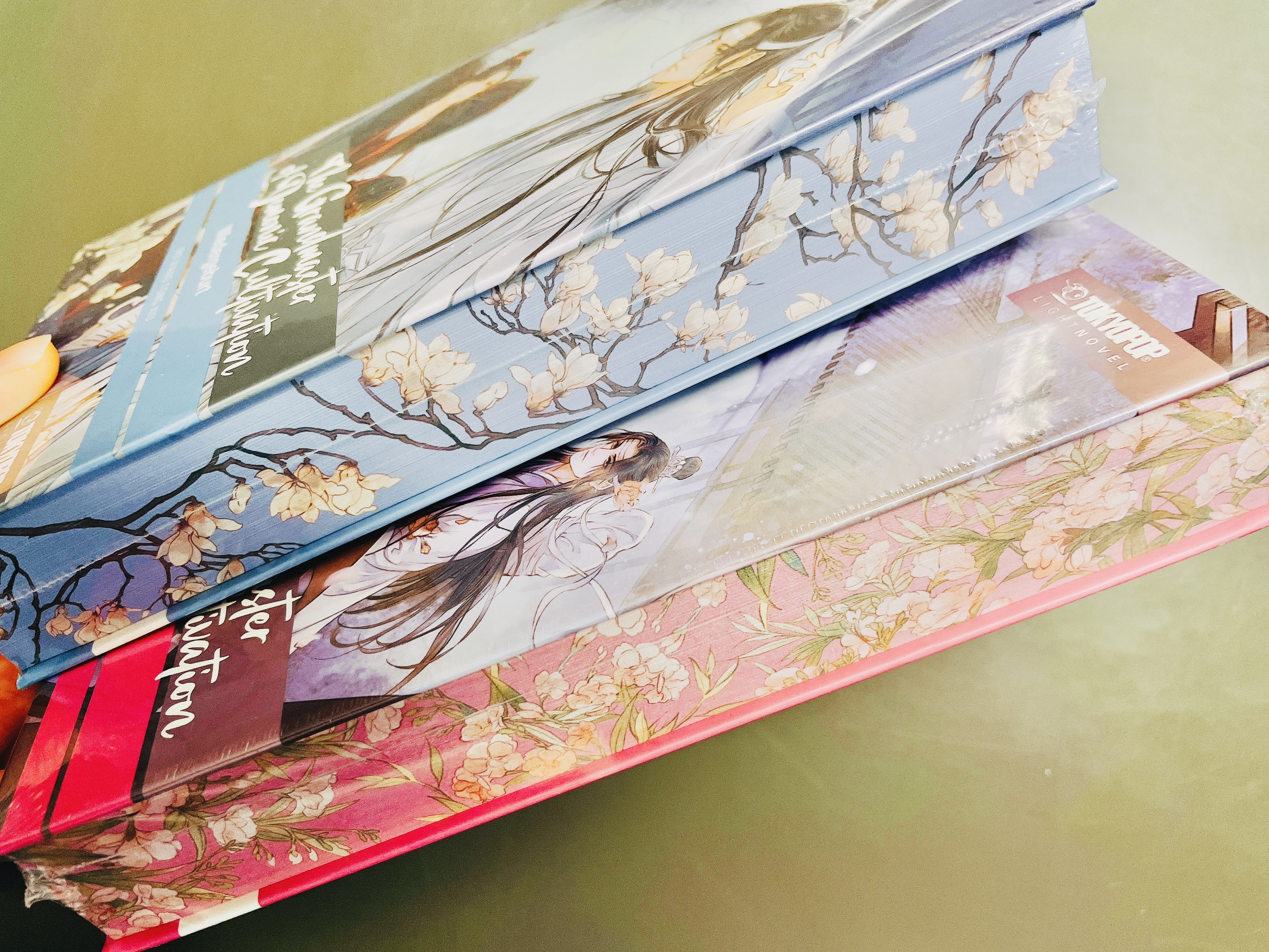 紀伊國屋書店横浜店 Auf Twitter 中華blフェア 追加入荷のお知らせです 魔道祖師 ドイツ語版 な なんとドイツ語版が横浜店にも入荷致しました こちらの書籍 小口の部分がとても綺麗なのです これは是非とも自分の本棚に追加したい美しさ 中華bl Mdzs