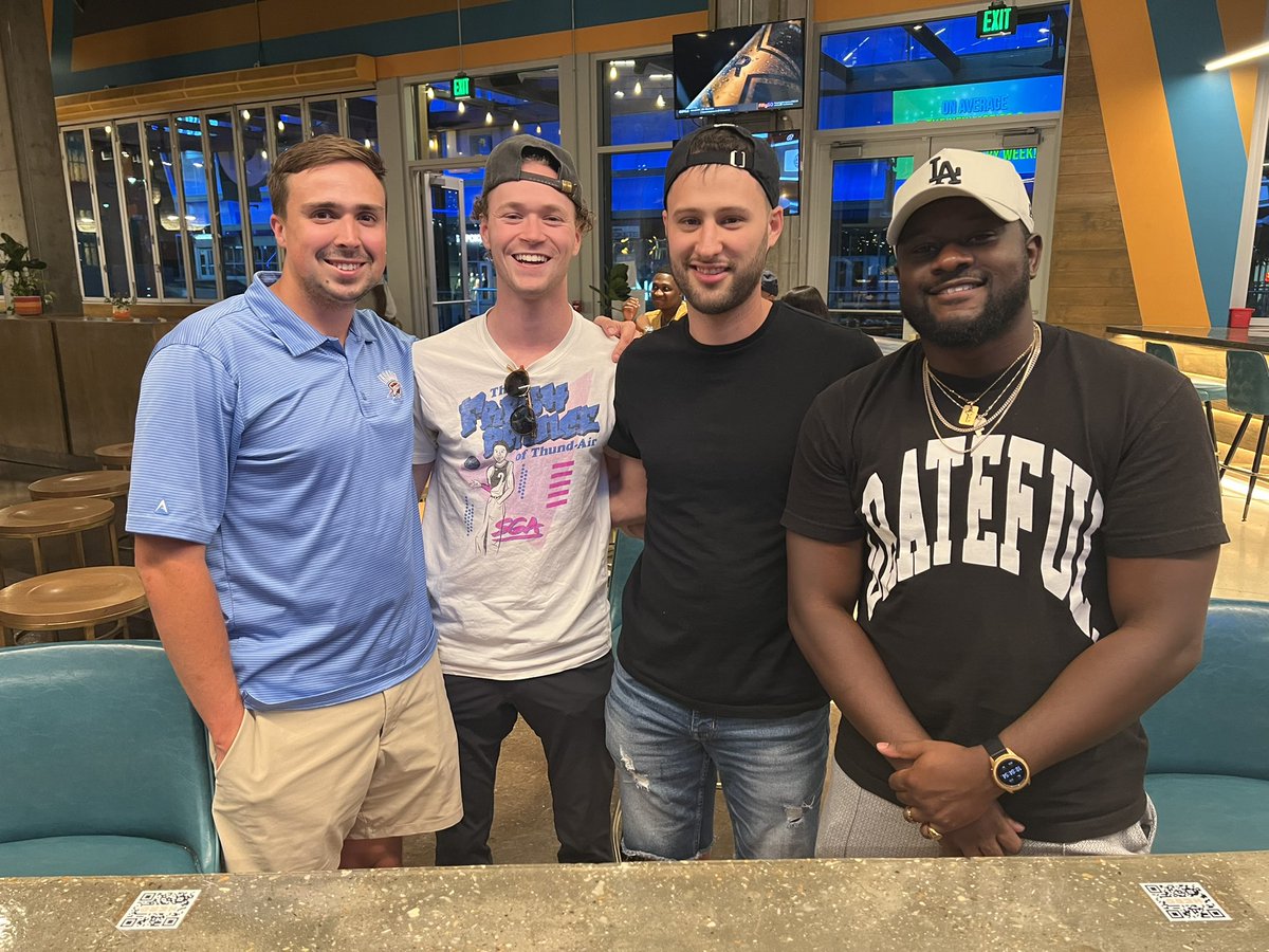 TylerCarroll12's tweet photo. Had a great time during the draft and met some new friends in Dallas! @roberthancock6 @ThunderBlunder0… thanks @DownToDunk and @Albabycakes for the exposure on the pod! Super happy with the outcome! #ThunderUp https://t.co/4C1iMu4yXp