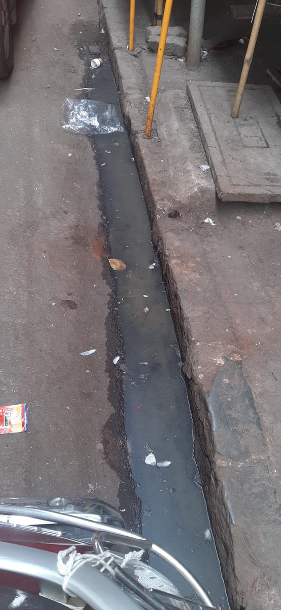 dholkawala13's tweet photo. @mybmc @mybmcSWM @mybmcPHD @TOIMumbai @ABPNews @ZeeNews @ANI  बार शिकायत करने के बाद भी ये हाल है अस्पताल के बहार के गटर का। इंसान का संदास बहार आता है। हर 15 दिन के बाद ओवरफ्लो चालू हो जाता है।सिर्फ साफ सफाई होती है। पर कोई रिपेयरिंग नई होती है . https://t.co/PWBUjkYu5l