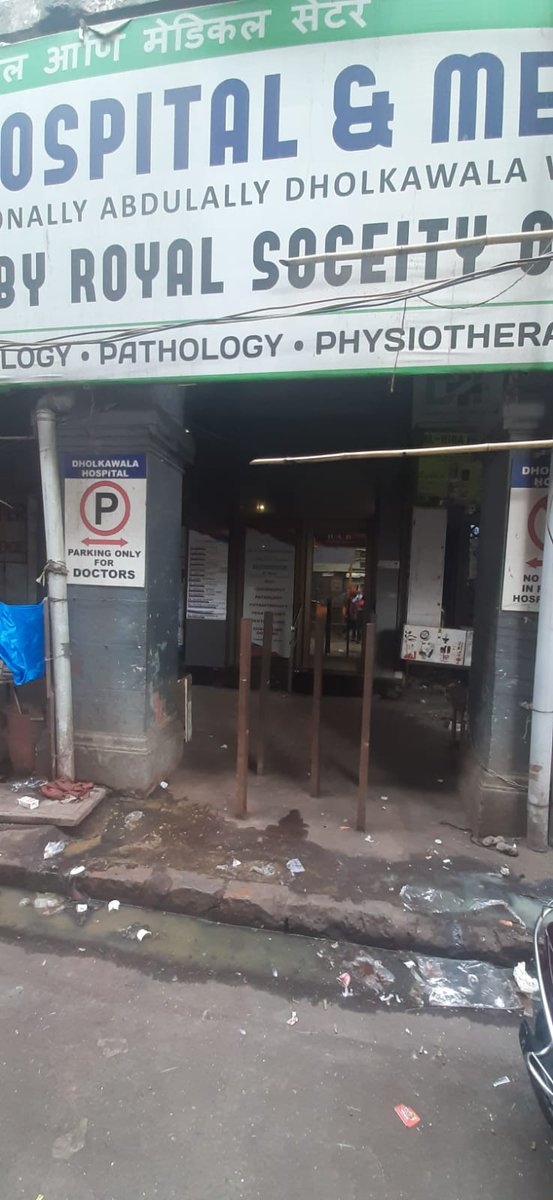 dholkawala13's tweet photo. @mybmc @mybmcSWM @mybmcPHD @TOIMumbai @ABPNews @ZeeNews @ANI  बार शिकायत करने के बाद भी ये हाल है अस्पताल के बहार के गटर का। इंसान का संदास बहार आता है। हर 15 दिन के बाद ओवरफ्लो चालू हो जाता है।सिर्फ साफ सफाई होती है। पर कोई रिपेयरिंग नई होती है . https://t.co/PWBUjkYu5l