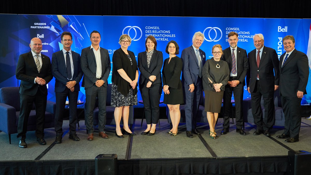 ccluxembourg's tweet photo. #LUinCANADA
🇨🇦🇱🇺 La délégation a assisté au déjeuner-causerie "Innovations en informatisation du secteur de la santé" organisé par le @corim_mcfr et animé par @AudeMotulsky avec les interventions de @FranzFayot, @aspex9, @CaroleBruckler et @JoanneGuay du @chumontreal⚕️. https://t.co/Wxiqo91WHD