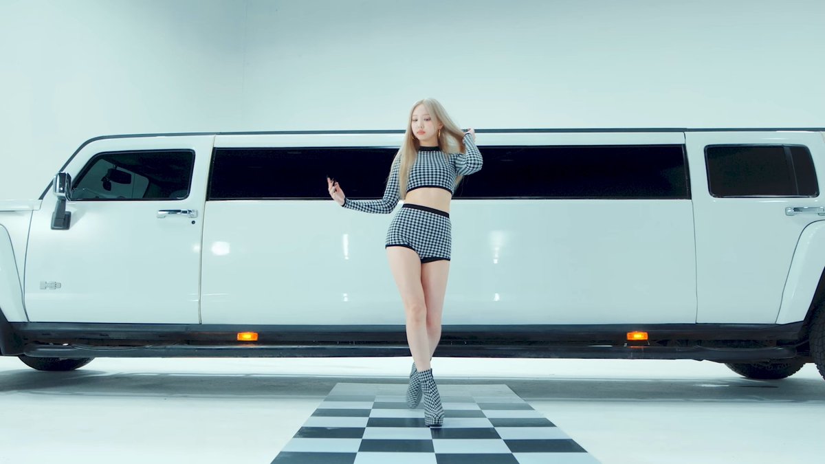 inyfeeds's tweet photo. IM NAYEON THE WOMAN YOU ARE!!! https://t.co/gceatC9bPT