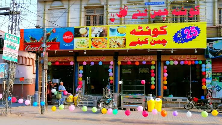 kzburki's tweet photo. #QuettaTea or #QuettaCafe a papular Tea brand termed-a #Starbucks of Islamabad @IamZahraKazmi
اشرف المشروبات یعنی چائے کےلیے مشہور #کویٹہ_کیفے اسلام آباد اور ملک میں تیزی سے پھیل رہی ھے۔ لیکن اسکا مالک ایک نہیں۔
@ChaiNotCoffee77 @QuettaCafe @Islaamabad @Advjalila @BBCUrdu @tea https://t.co/S7zLP8AfjA
