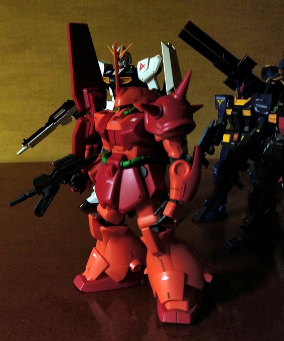 HGUCマラサイを組みました 合わせ目消し+部分塗装
+トップコートのお手軽仕上げ
2005年に発売されてすぐ買って積んでいた
無意味なヴィンテージ物です
他部分はそうでもないのですが スネのパーツ分割が
やたら細かく デザイン再現する為の設計の苦労が
伺えますね
#ガンプラ好きな人と繋がりたい 