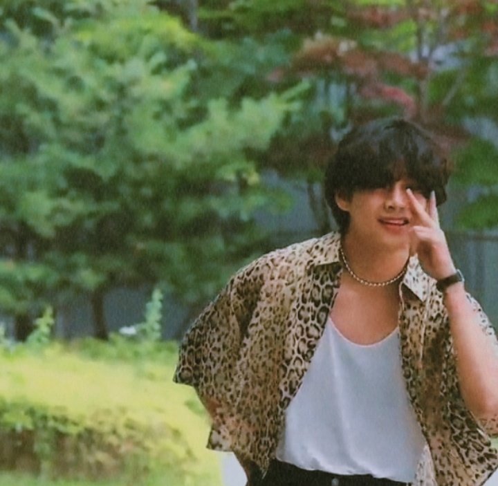 cinnamonyeyes's tweet photo. finest &amp; flawless kim taehyung.

BON VOYAGE KIM TAEHYUNG 
#HaveASafeFlightV https://t.co/Zs32P714np