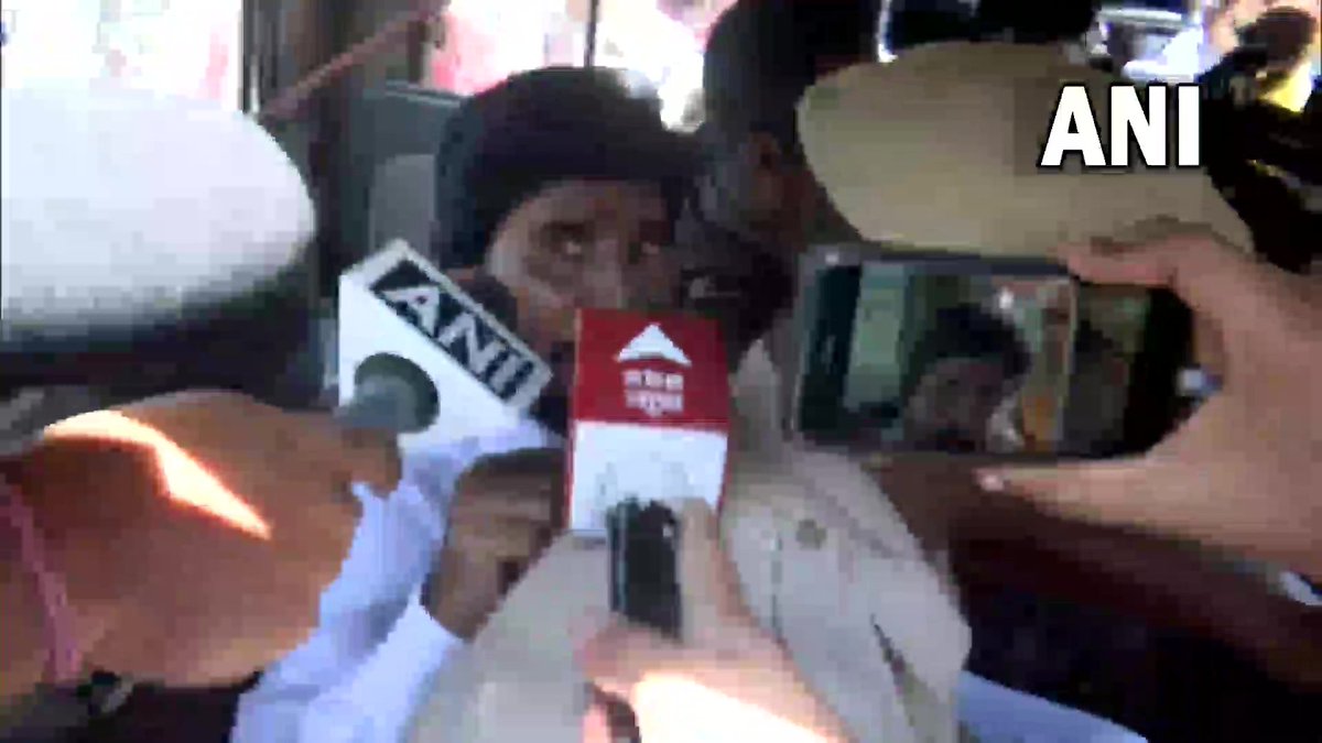 ndtv's tweet photo. 🔴#MaharashtraCrisis | Guwahati Police detain Sanjay Bhosale, deputy district chief of Shiv Sena from Satara, who was present near Radisson Blu hotel to urge party MLAs lodged there to return to Maharashtra. 

(ANI) https://t.co/XnQhiAy6o8