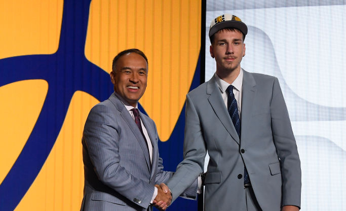 NBAFRANCE's tweet photo. 4 joueurs français ont été draftés cette nuit 🔥

11ème pick⎜🇫🇷 Ousmane Dieng 
43ème pick⎜🇫🇷 Moussa Diabate 
46ème pick⎜🇫🇷 Ismael Kamagate 
58ème pick⎜🇫🇷 Hugo Besson 

#NBADraft https://t.co/aaomoHhdsk