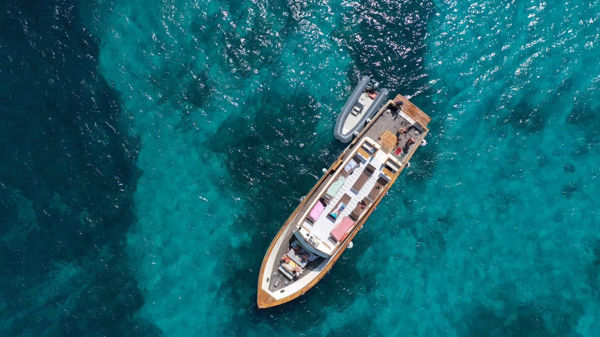 ButlerIschia's tweet photo. All day by boat…you and the Ischia’s sea. What else. https://t.co/5SvaWivwu2 https://t.co/hHAMU5aA3t