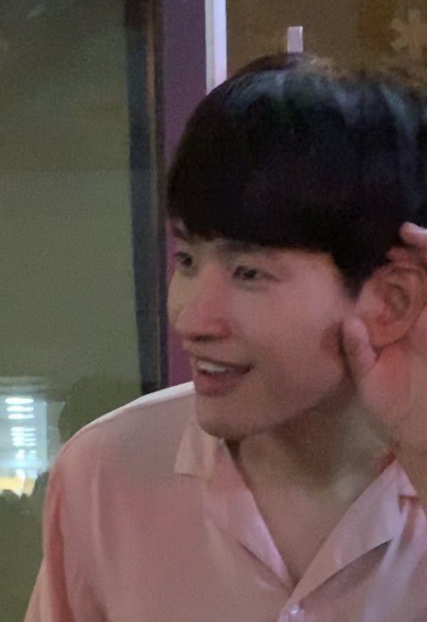 garanv1's tweet photo. 머라고요? 저 예쁘다고요? https://t.co/Rh0x89Zvpw