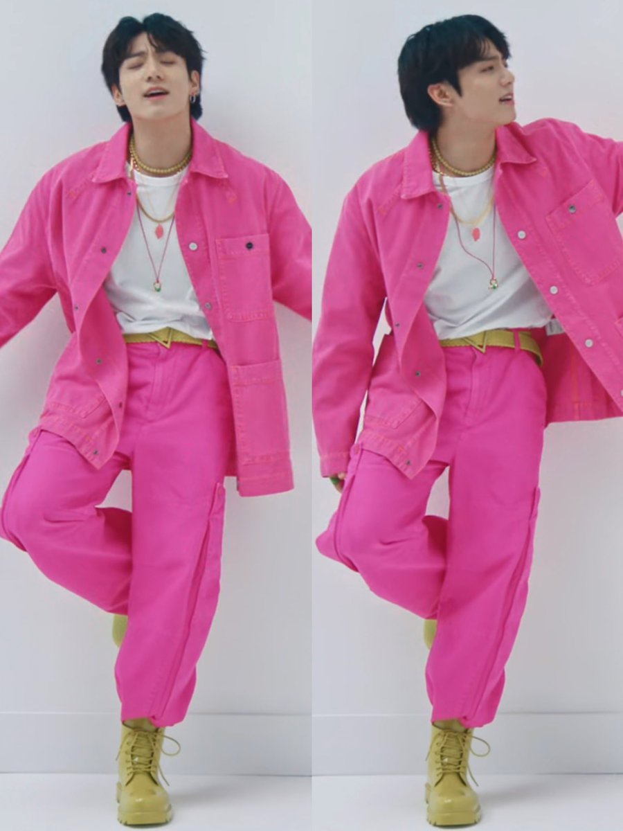 btsfashionhr's tweet photo. jungkook looks so good in pink https://t.co/Inz0DUJvvR