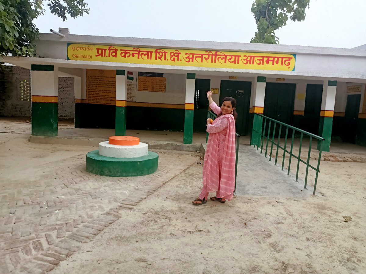 neelamsoftex's tweet photo. मेरे नानाजी ने यह विद्यालय बनवाया था और बाद में इसे सरकार को सौंप दिया।नानाजी सेक्रेटरी साहब के नाम से जाने जाते थे।
पहले लड़कियां अनपढ़ होने के कारण सूचना नहीं भेज पाती थी, नानाजी ने यह विद्यालय बनवाया ताकि लड़कियां लिख पढ़ सकें। मेरी मम्मी ने यहां से प्राथमिक शिक्षा ग्रहण की। https://t.co/9uRswRpaH2
