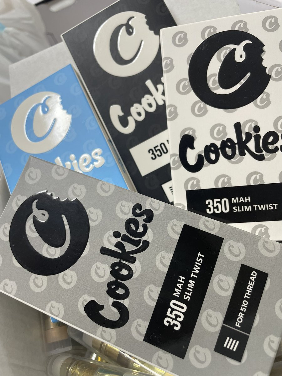 cbd_dankoffical's tweet photo. CBD DANKプレゼント企画開催中🎁
に関するお知らせです🙇‍♂️

CBD50% CBG10% CBN10% 

#cookies ペン型機械の方に関しまして
⚠️在庫の限り発送させて頂いてます⚠️

DMにてお申し込み頂いた方にのみ機械セットで発送致します🙇‍♂️

#dank #cbd #oil #cookies 
#プレゼント企画 ＃300本限定 https://t.co/BGKyGKnWot