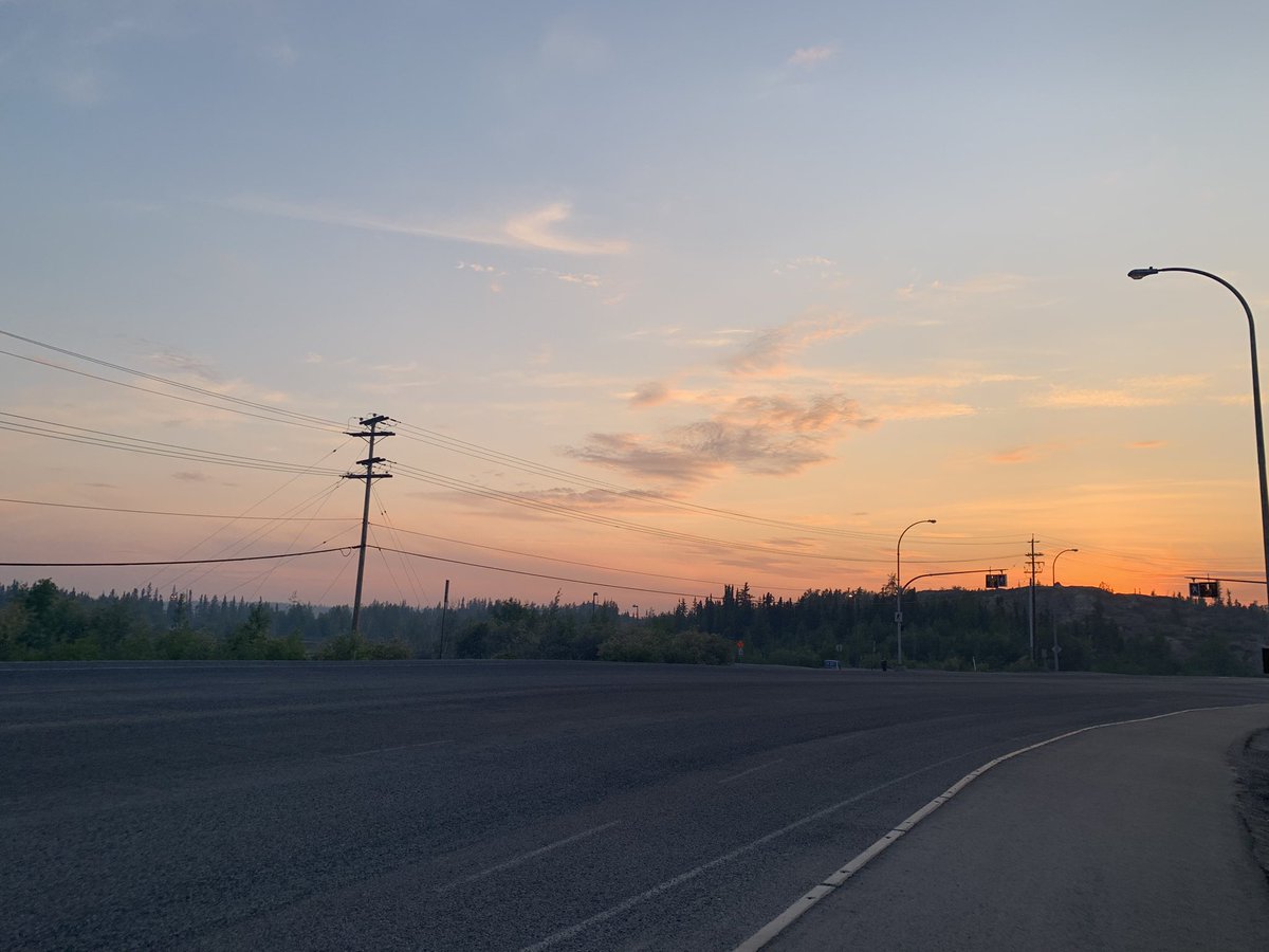 skhoffma's tweet photo. Hazy skies and strong smoke smell in Yellowknife. #ntstorm #abstorm https://t.co/lnaaHXnoON