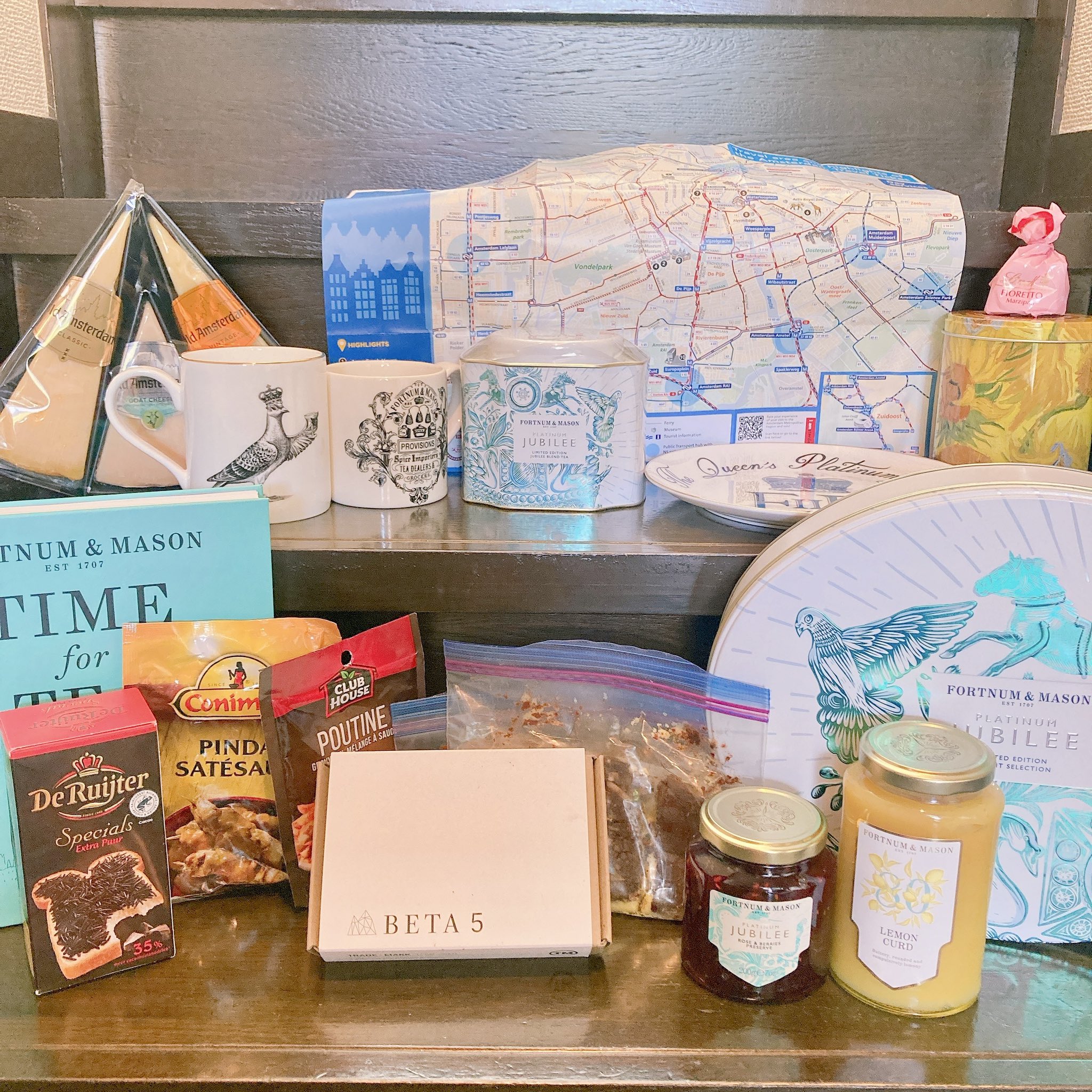 池澤春菜 Naohikokitahara 自分で読むために翻訳しようかなぁ とは思っていました なんと 著者は 英国王室のカミラ夫人の息子であり 英国のフードライター兼料理評論家トム パーカー ボウルズ氏 ですって 何処かお引き受けくださらないかしら