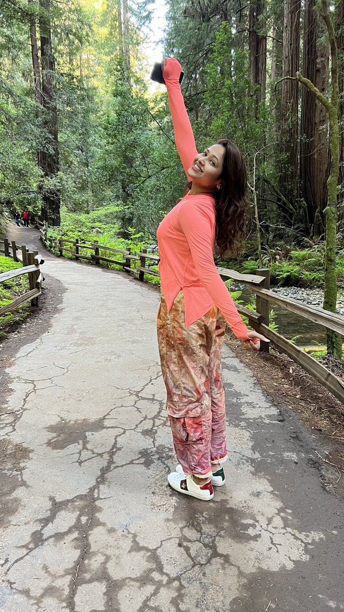 priyaatlee's tweet photo. It’s all abt you 🧡🧡🧡 
Happy week end yuuu ppl 🤗🧡😎 https://t.co/IXgR8OLYpQ