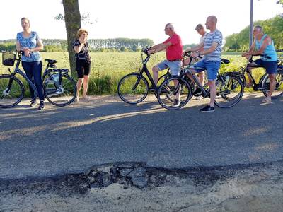 Wijkschouw door Veghels Buiten gaat op de fiets, afstappen als je iets ziet en melden op de gemeente app dlvr.it/SSlRCS