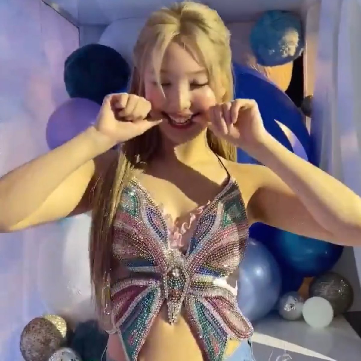 NAYEON IN THIS BUTTERFLY FIT