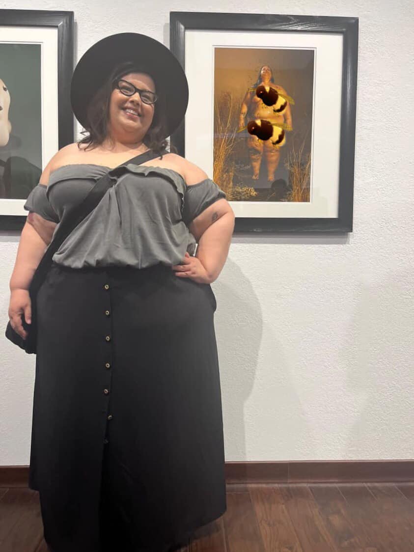 AnActingAngel's tweet photo. Took an edible before I headed out to the #alexstoddard opening tonite. It kicked in TOO HARD so here is me, HIGH AF next to a picture of me naked and covered in honey that is currently on display at the @FaheyKlein . It'll be up for a minute, so stop in and check it out ;) https://t.co/bzMPn203yB