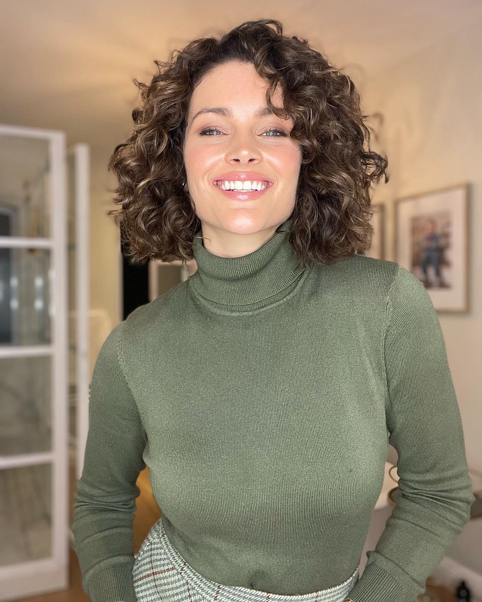 My hubby has this saying that goes: “The most dangerous story is the familiar story.” This hit me hard and I realised that too often we get way too familiar with people and miss the small, valuable attributes and intricacies about them 😊