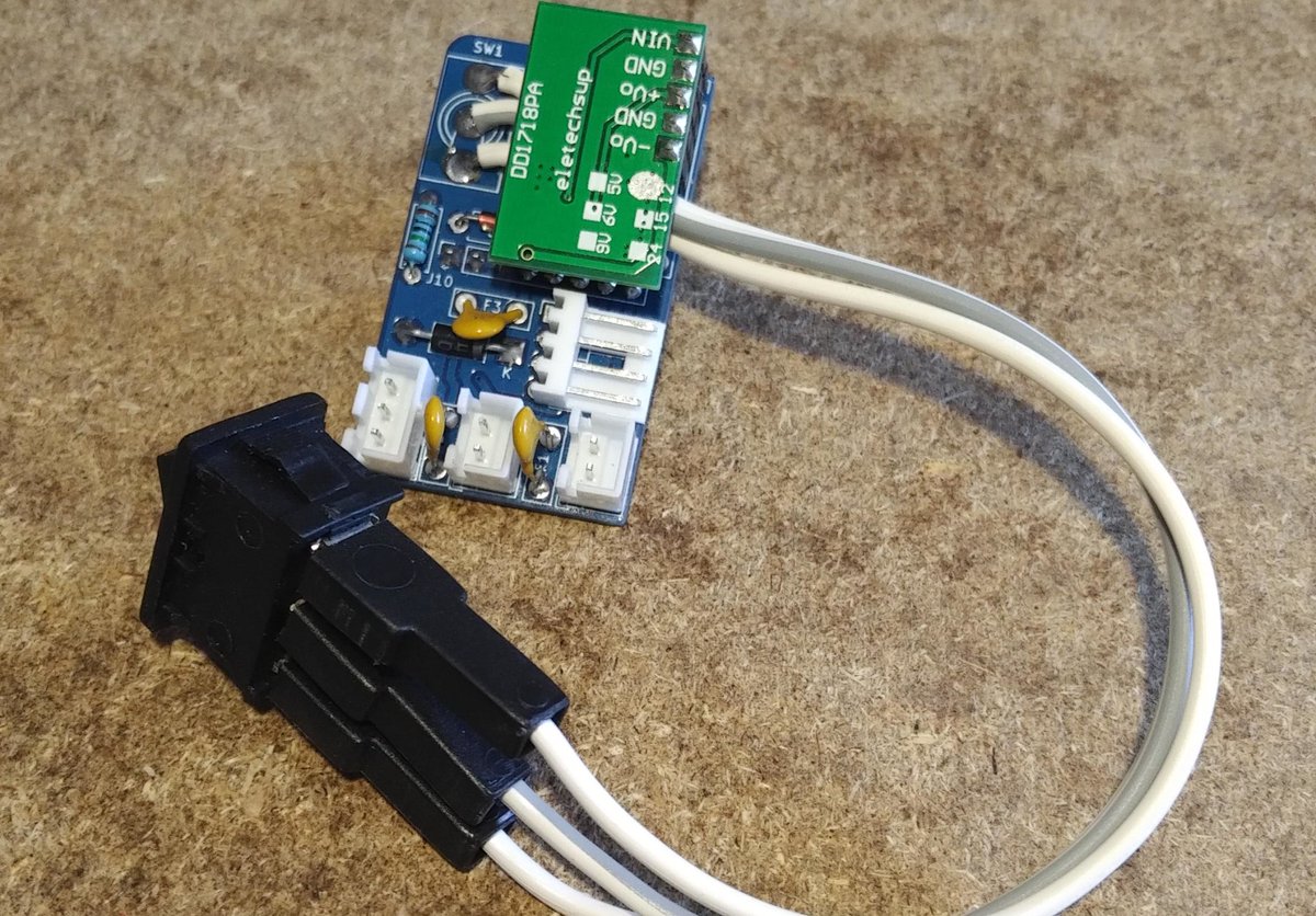 _Capsule5000_'s tweet photo. Hello, if you are referring to this board, it does not fit in its original position, because it collides with the floppy drive.  But it can be added under the keyboard and with wiring to get the connections to each site. https://t.co/hVEPBVS5zM