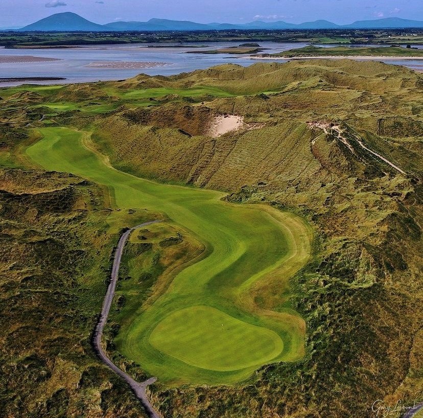 Tee off this weekend at Enniscrone Golf Club. The 18 hole links course traverses the incredible dunes along the shoreline of the Atlantic ocean. Book your tee time by visiting their website or calling (096) 36297. 📸:  GaryLisbonGolf #DiscoverEnniscrone #KeepDiscovering