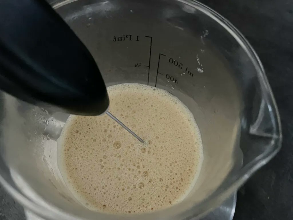 grasacz's tweet photo. Kolem Neprůstřelné kávy se vedou dost divoké diskuze...

📝 spekuluje se o správném názvu
☕️ nejlepším receptu
💪 jestli po ní zhubnete
🧮 kolik má kalorií 
...a tak dále

Tak jak to tedy je? Dozvíte se v novém článku! 👉 https://t.co/9cOUGIbTVE https://t.co/JVFwjo05Yt