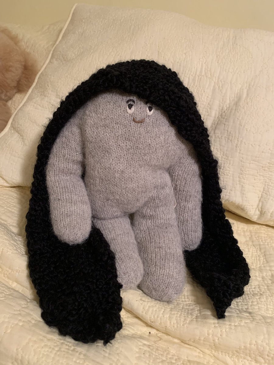 arelatweets's tweet photo. just made a shitty little (bunny ear reminiscent) hat https://t.co/LxJQI9ux3m
