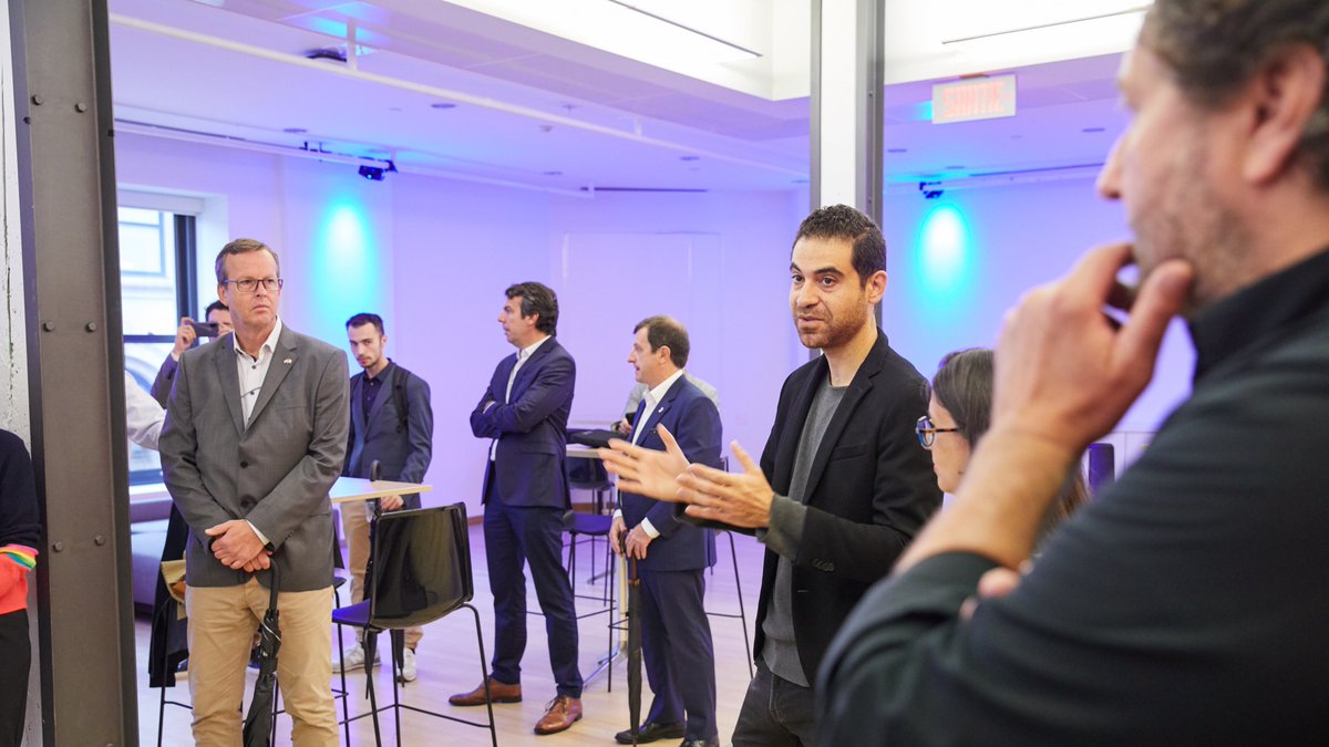 ccluxembourg's tweet photo. #LUinCANADA
🇨🇦🇱🇺 Présentation de @felixandpaul, studio de divertissement immersif primé aux Emmys, au Centre @direphi, suivie d'une expérience VR multisensorielle et interactive qui a transporté la délégation économique à bord de la @Space_Station. https://t.co/QioEo2WLBq
