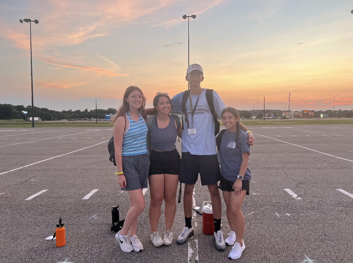 BOSDrumMajors's tweet photo. 22’ drum major camp at @tamuc ✔️🫡 https://t.co/uZmzuoO1Pz