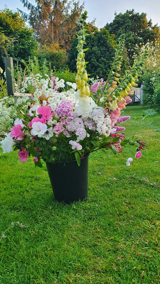 Weekends nearly here...flowers for parties