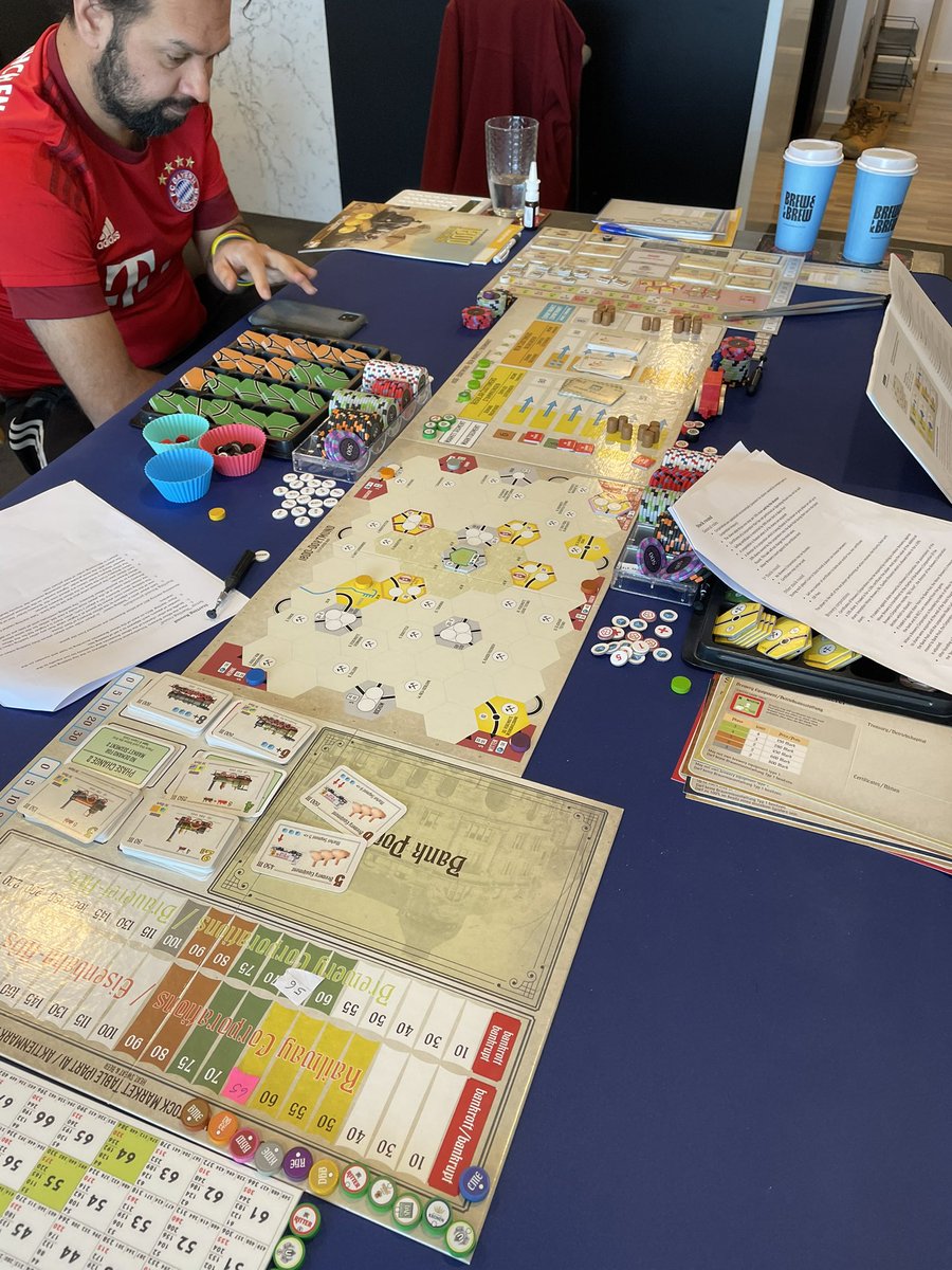Sishikawa9's tweet photo. Today e are trying 18DO. Heat Sweat and Beers. Bit of a #Marflow gaming happening this week. @TheUlukai @RobertCrosby and Manchas. https://t.co/xZL1WtHAtc