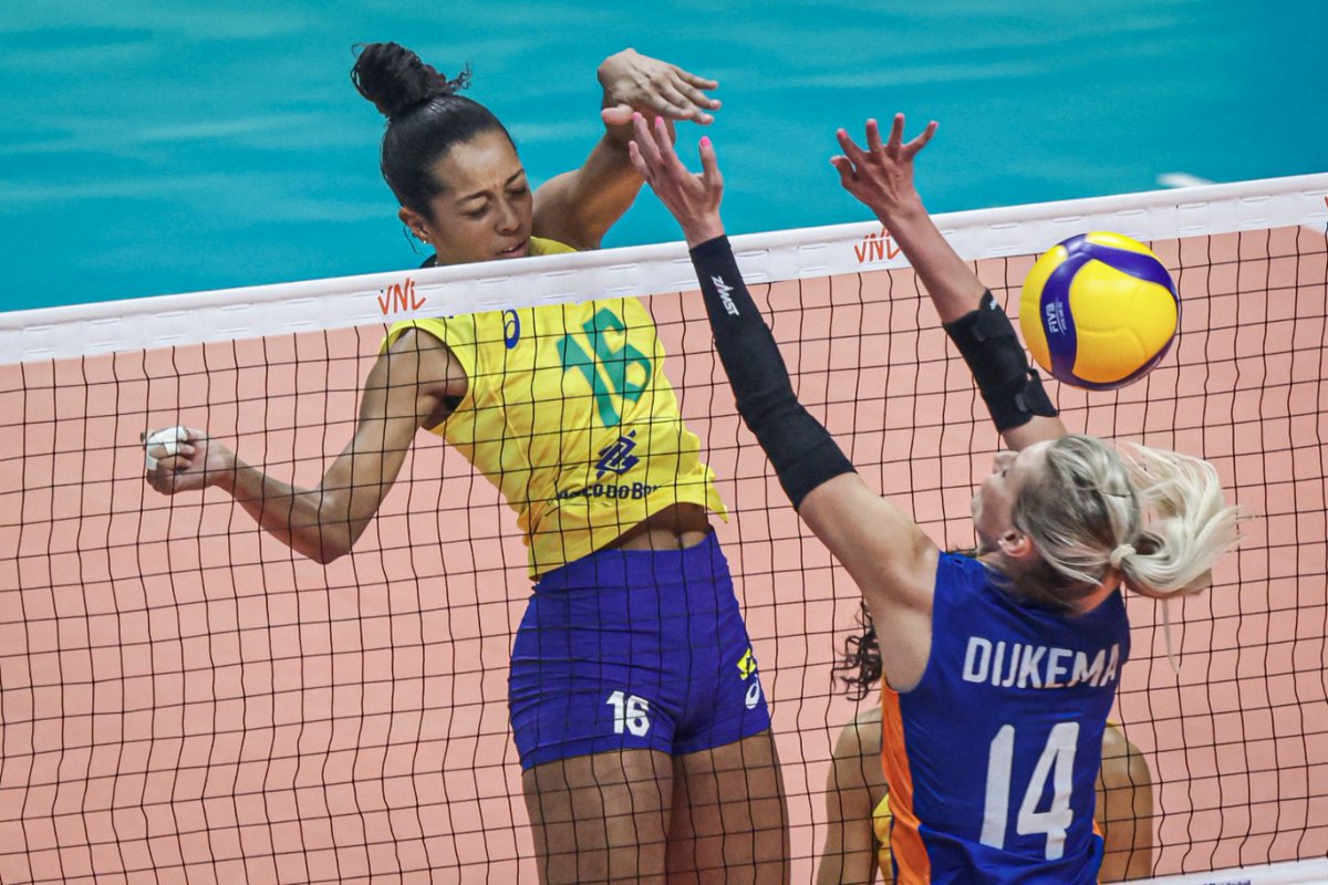 volei's tweet photo. #voleibrasil #vôlei #BancoDoBrasil #tamojuntonessegame #PraTudoQueVocêImaginar #mikasabrasil #voleiagentetorcejuntos #VNL #LigaDasNações #seturdf https://t.co/FRNu4ksH7L