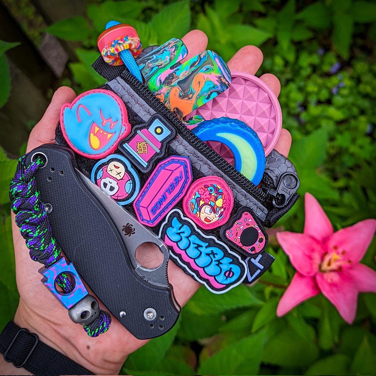 xerostyle's tweet photo. feeling these spring vibes
#edc #gear #knives #everydaycarry #pockettrash #pouchboiz #rangereyes #vandaleyes #moralepatches #nerdlife https://t.co/jsHmaqWVIL