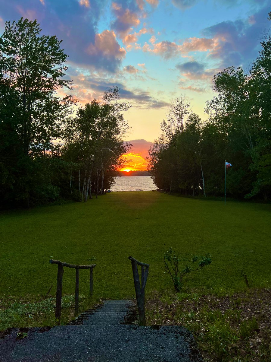 MikeMcCutch1966's tweet photo. Nursing the covid but @cate_mccutcheon helps out Papi Grande with some pick me up #sunset pics https://t.co/wV4fDcBmaI