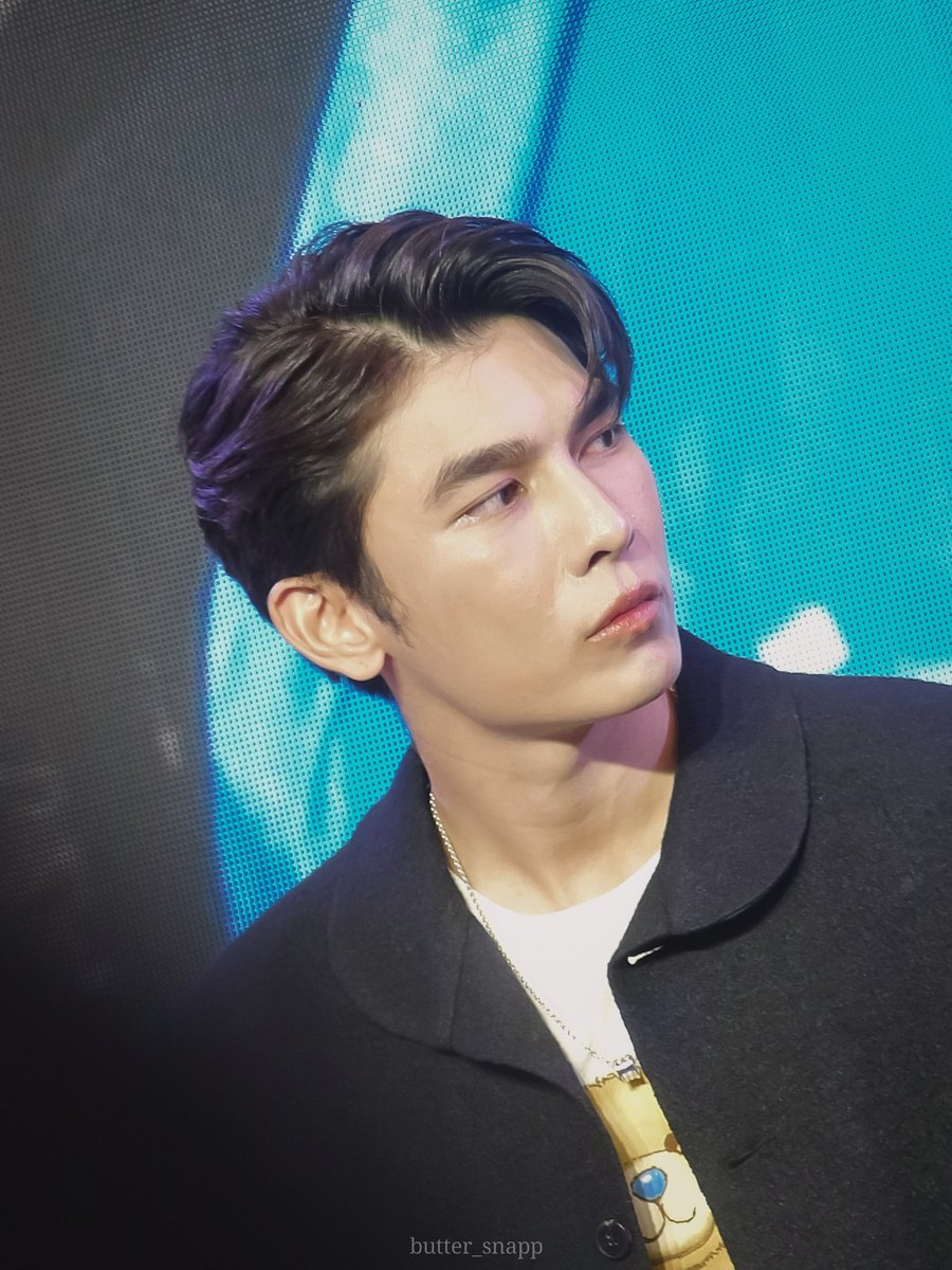 butter_snapp's tweet photo. พี่เขาดูเคลียด ๆ นะคะ 😂

#mewlions 
#มิวศุภศิษฏ์
#MewSuppasit https://t.co/lUStQWM8m3