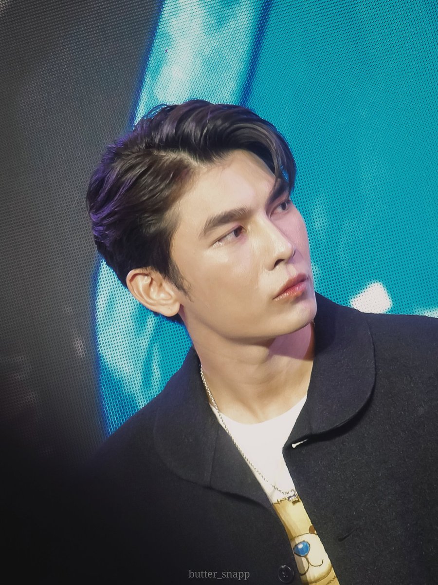 butter_snapp's tweet photo. พี่เขาดูเคลียด ๆ นะคะ 😂

#mewlions 
#มิวศุภศิษฏ์
#MewSuppasit https://t.co/lUStQWM8m3