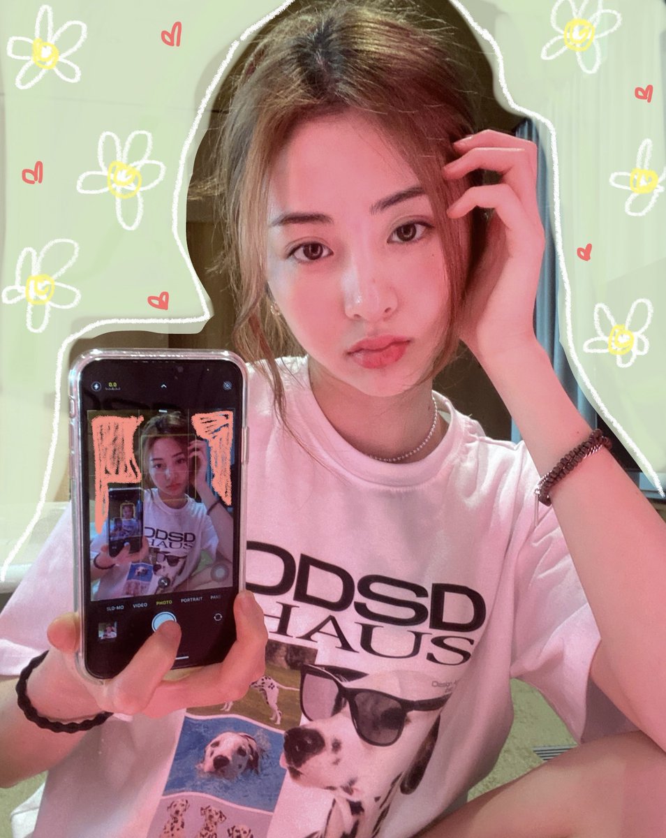 IDOL_ALLDAY's tweet photo. ▶ 셀럽 : 르세라핌 허윤진
▶ 어디 : 220617 르세라핌 공식 트위터
▶ 브랜드 : 반팔 티셔츠 - 오드스튜디오 (ODDSTUDIO)
▶ 모델명 : 달마시안 메모리즈 티셔츠 - WHITE

#LESSERAFIM #HuhYunjin https://t.co/x2DoMr5BE3