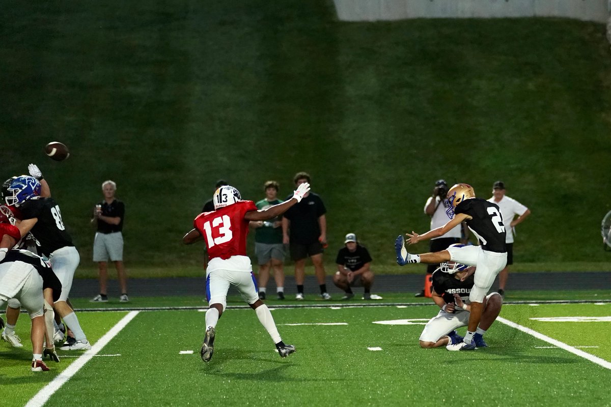 BeYOUnion.com <a href="/HyVeeKCMetro/">Kansas City Hy-Vee</a> Game of the Week - 

Lafayette County's Kyzer Gann-Vega kicks a 29 yard FG for the MO team.

Missouri 25
Kansas 7     4Q - 11:55

🔥📸 <a href="/AjHildreth/">A.J. Hildreth</a>