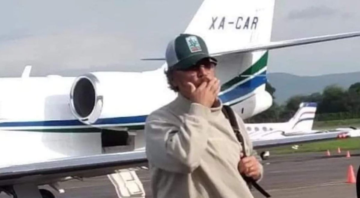 Hondurasaldiahn's tweet photo. #Expectaculo El cantante mexicano Alejandro Fernández, llegó este jueves por la tarde a San Pedro Sula.
El cantante tendrá su presentación en Expocentro esta noche. 

#AlejandroFernandez
#HondurasAlDía https://t.co/RyS47AWRgg