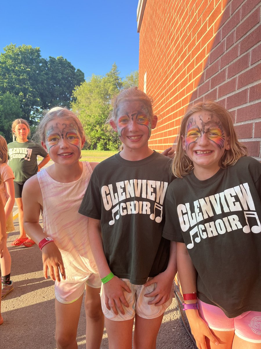 GLVPS's tweet photo. Faces in the crowd, including many former students that came back to enjoy the fun again! https://t.co/h4qXiV1AA9