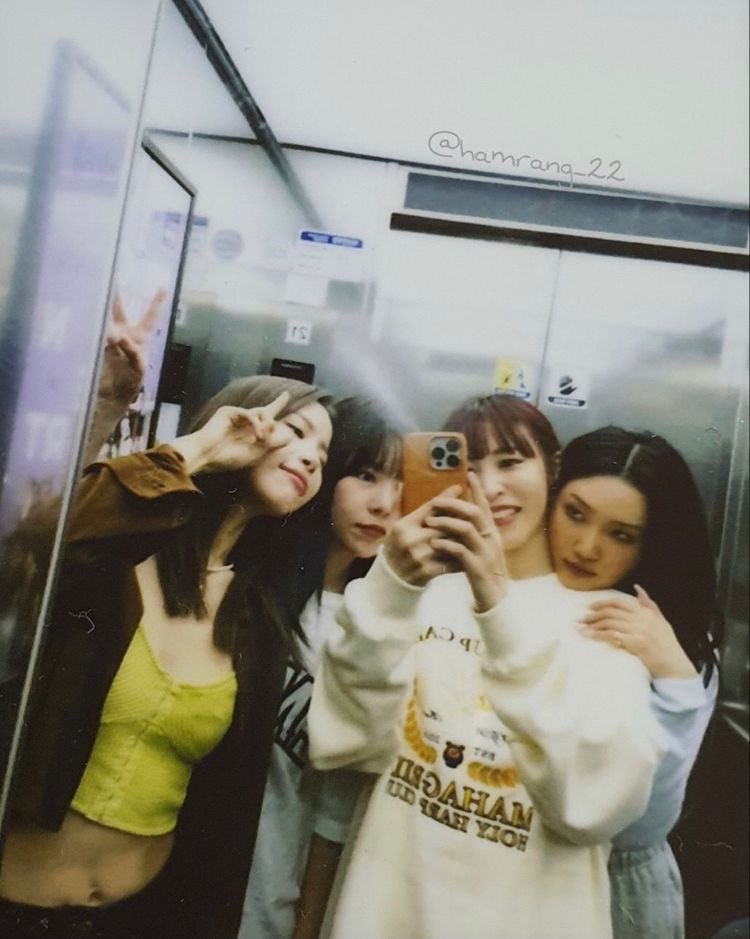 byulyiunnie_'s tweet photo. mamamoo 2014 —> mamamoo 2022 https://t.co/HLJM4ZMnf2