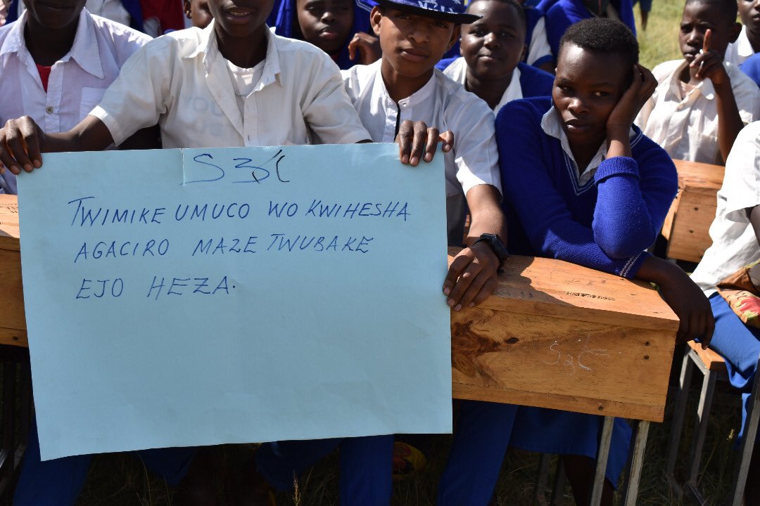 ARuhuka's tweet photo. Naho abo muyisumbuye nabo batanze ubutumwa baniyobutsa kwiha Agaciro nabo ubwabo nkurubyiruko #childrightsprotection #InternationalDayOfTheAfricanChild https://t.co/rFrJQJIBIO