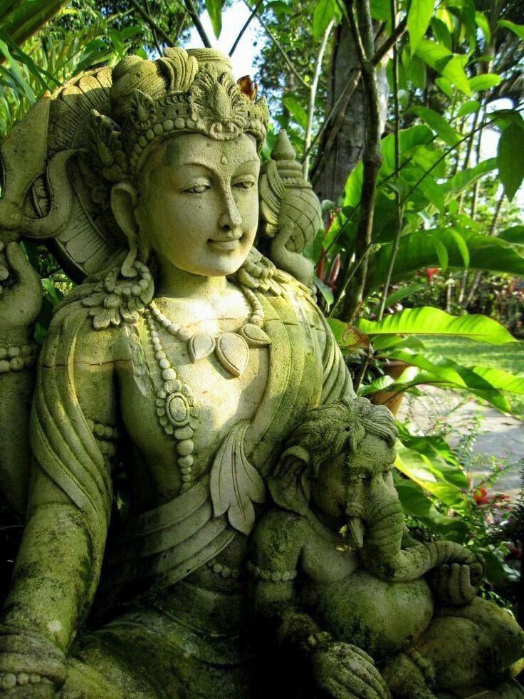 IndiaTales7's tweet photo. Divine and beautiful sculpture of Maa Parvati with her infant son Ganesha at Villa Sarna Ubud, Bali, Indonesia. https://t.co/95yamjmCdJ
