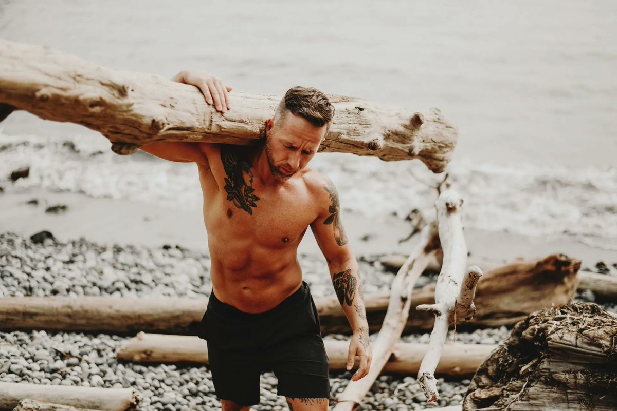NaturalMovement's tweet photo. How to Carry Things Safely and Efficiently | MovNat: Natural Movement Fitness https://t.co/2RtHLNG5rs https://t.co/xxA6owN0xe