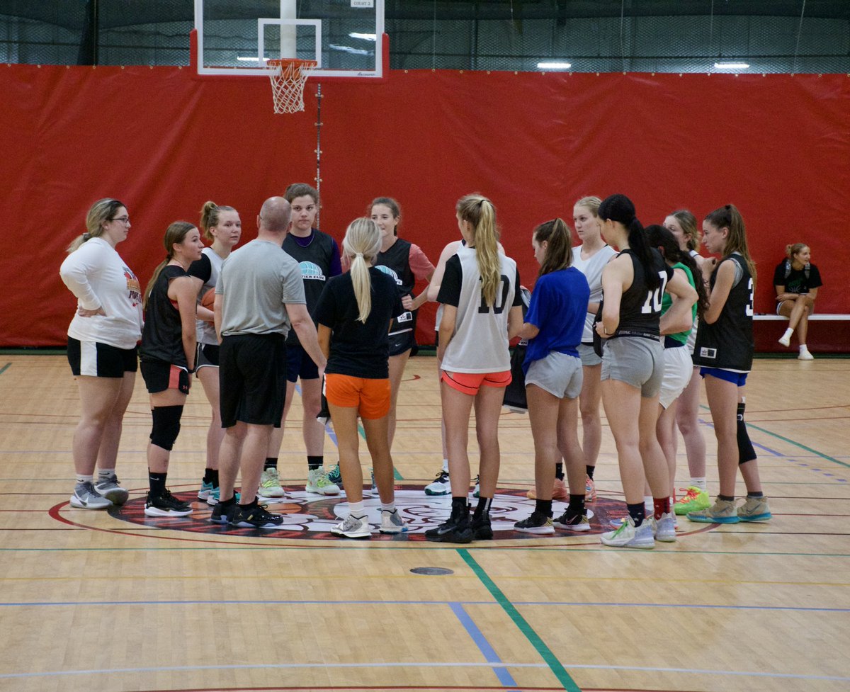 NYSTakeover's tweet photo. #TodaysOffice
Bulldogs Sports Complex
Got out the house on a weeknight! Made the trip to Binghamton to watch @twintierelite 2023 & 2024 teams work in prep for this weekend & the upcoming July grind. Good energy & attention to detail tonight. Thanks for having me! https://t.co/iCnFRrKLtD