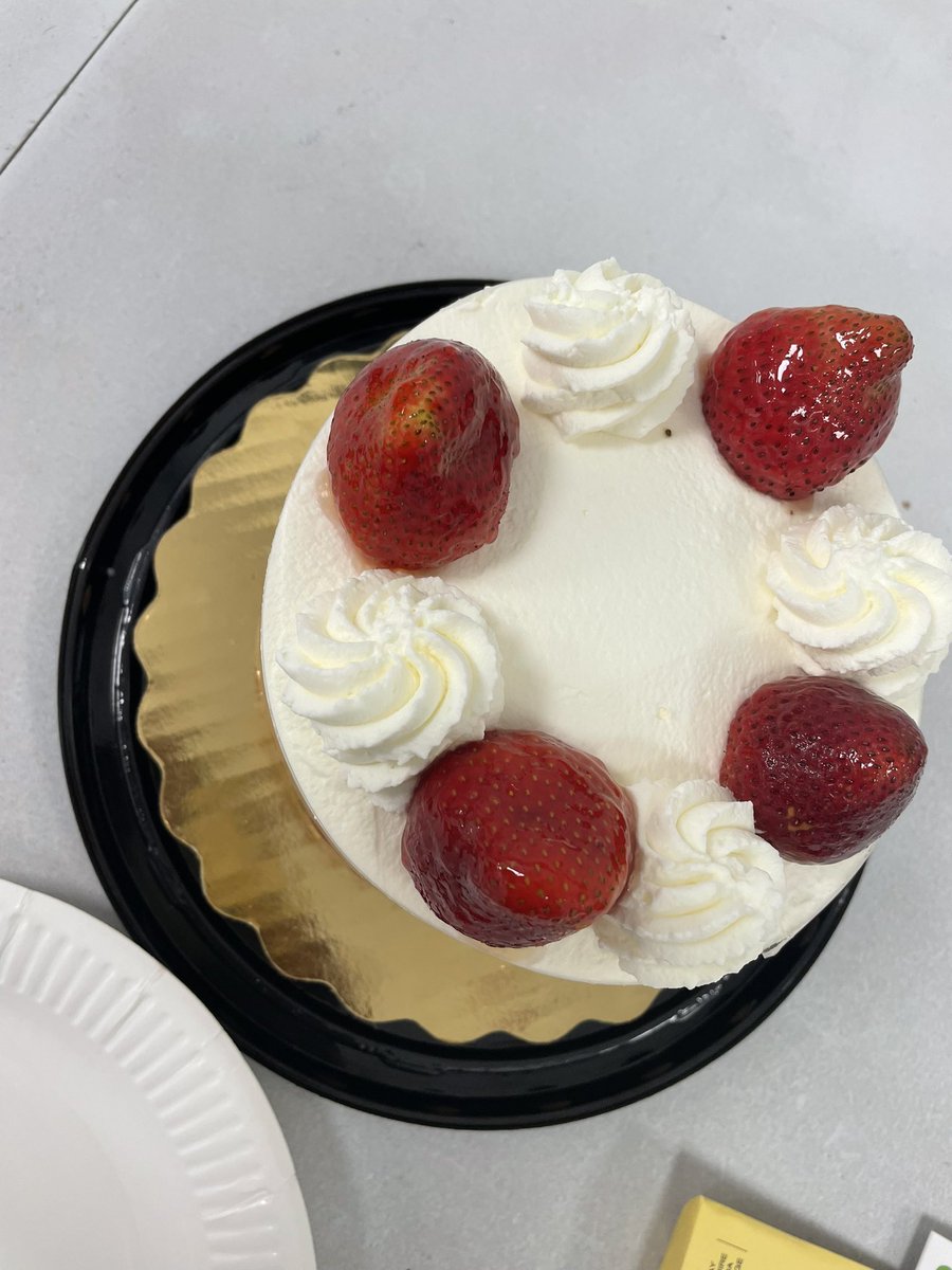 BDay surprise from my amazing team 14th &amp; Magic!! Appreciate it @JoyLovesMagenta