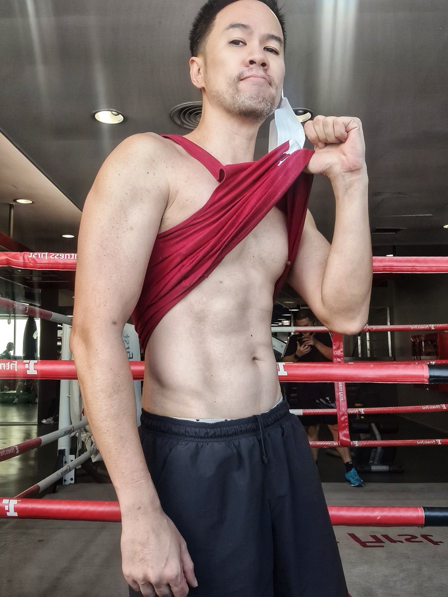 pampdance1's tweet photo. รุ่นหนังเหนียวตายยาก อาหารเสริมไม่เน้น..เน้นอาหารหลัก 😁💪😁
#Keepcalmandworkout #gym #fit #tgif #morningfresh https://t.co/I5cJmOYUNs