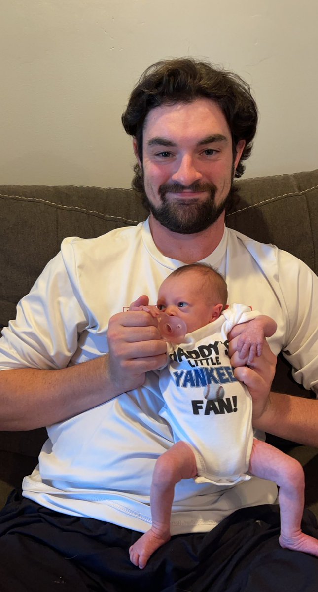 BiggzyRips's tweet photo. The New York Yankees are 14-1 since the birth of my child. #yankees https://t.co/vcwcdu3bFh