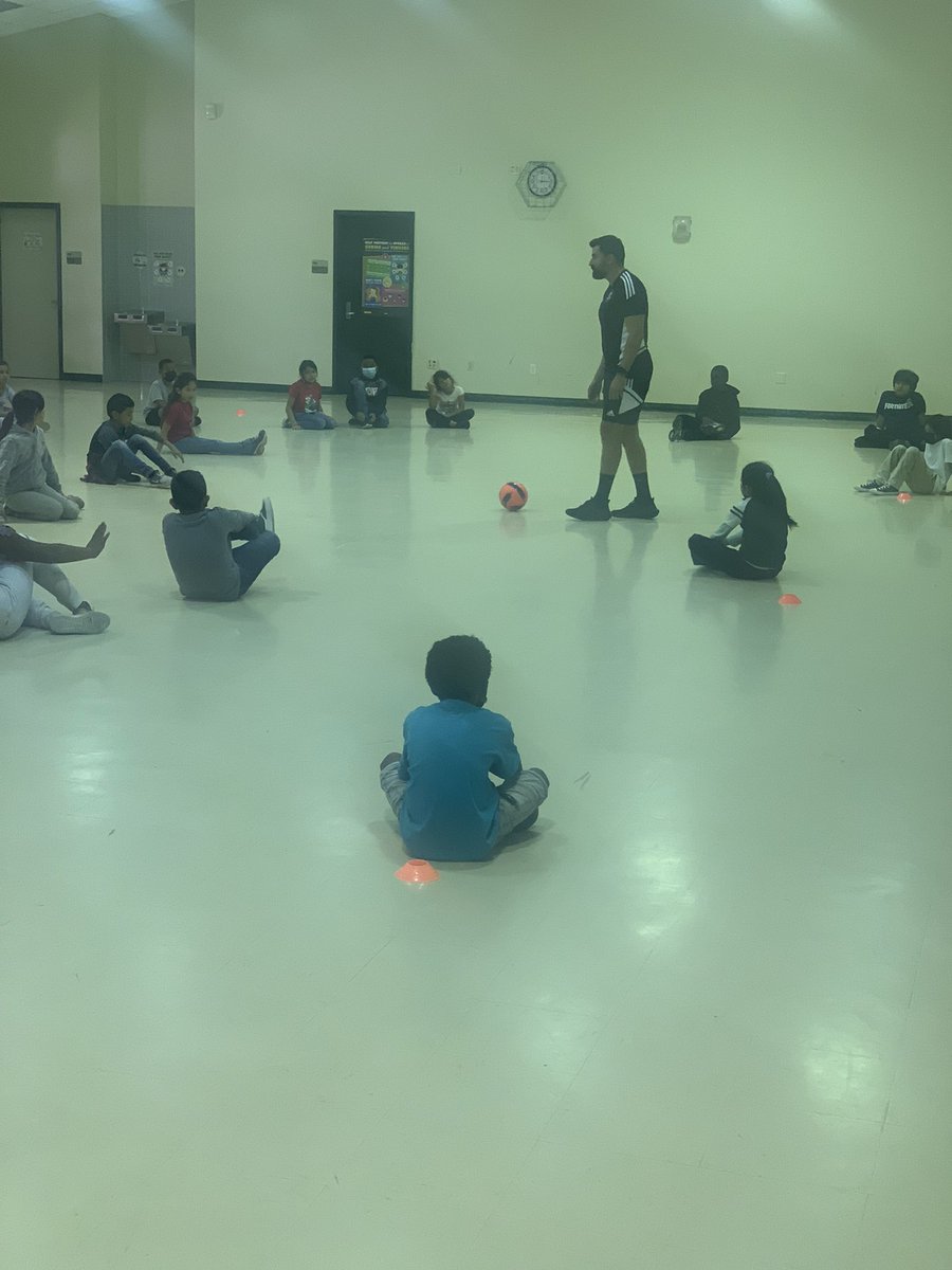 Special thanks to the @dynamocharities for making our first Thursday Funday a huge success! Our @Tinsley_El_HISD and @Elrod_HISD scholars had an amazing time learning skills from the pros! ⚽️ @es_wrs